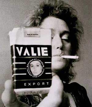 Artikelbild: Valie Export im Jahr 1970 - Foto: Der Standard