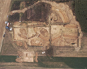 Luftaufnahme des Grabhgels 1, September 1996