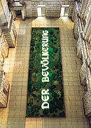 Der Bev�lkerung, Innenhof, Reichstag, Berlin, 2001 (Zum Vergr��ern anklicken) / �Bild: Hans Haacke, � VG Bild-Kunst