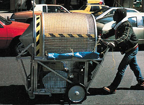 Krzysztof Wodizcko: Homeless Vehicle, 1988 / �Bild: Krzysztof Wodizcko und Galerie Lelong
