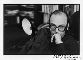 Georg Eisler, fotografiert von Henri Cartier-Bresson. / ©Bild: APA
