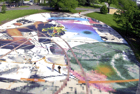 Entworfen von dem K�lner K�nstler Albert Oehlen erstreckt sich das aus sechs Millionen italienischer Bisazza-Mosaiksteinen bestehende Kunstwerk �ber eine Fl�che von 2.500 Quadratmetern. / �Bild: APA