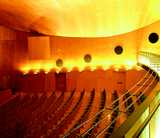 Poetische Architektur: Der große Saal von Tesars Stadttheater in Hallein. Mauracher 