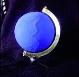 Illustration
- Yves Kleins „Globe terrestre bleu“ aus dem Jahr 1962.  Foto: Adagp, Paris 2006 