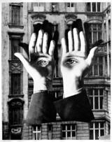 Illustration
- Herbert Bayer: „Lonely Metropolitan“ (1932, Fotomontage).  Foto: VBK Wien/Galeria Martin Suppan 