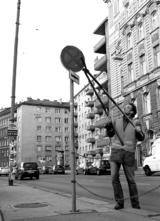Leopold Kessler bei der Aktion „Perforation“.  Foto: T-Mobile 