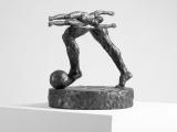 Fußball-Blamage in Stein gehauen: Dieses Denkmal schuf Hans Pauli Olsen nach dem historischen Sieg der Faröer Inseln gegen Österreich. Foto: The Municipality of Tórshavn