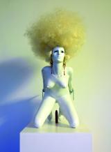 "Clockwork Orange" lässt grüßen: Die Nachbildung einer Plastik aus Stanley Kubricks brutalem Filmklassiker thematisiert den Nexus von Sex und Gewalt. Foto: Bob Goedewaagen and Witte de With