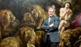 Wird man auf solche Bilder verzichten müssen? – Claus Albrecht Schröder vor Peter Paul Rubens Gemälde "Daniel in der Löwengrube", dessen Ausstellung laut Museumsordnung nicht zu den Kernkompetenzen der Albertina gehört. Foto: apa/Herbert P. Oczeret