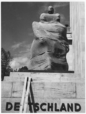 Artikelbild: "Deutschland marschiert, Weltausstellung Paris 1937" - Foto: List