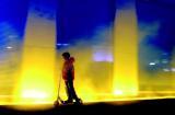 Kunst trifft Alltag: Die Installation "Yellow fog" von Olafur Eliasson an der Verbund-Zentrale. Foto: apa/Techt