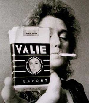 Foto: Der Standard Artikelbild: Valie Export im Jahr 1970 - Foto: Der Standard