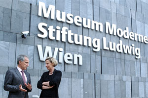 Foto: APA Artikelbild: Mit
1. Oktober 2010 folgt Karola Krauss dem langjährigen Direktor Edelbert Köb in sein Amt. - Foto: APA