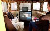 Mobiler Sichtungsraum mit Filmprogramm zu sozialpolitischen Themen. Foto: Emanuel Danesch & David Rych