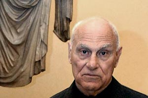 Foto: APA/FERNANDO ALVARADO Artikelbild: Richard Serra 2005 in Madrid - Foto: APA/FERNANDO ALVARADO