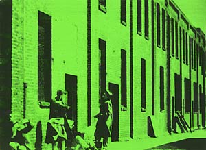 Artikelbild: In der Serie "Poverty"  spielt Ian Wallace mit dem dokumentarischen 
Charakter scheinbar historischer Fotos, um diesen gleichzeitig zu 
brechen. - Foto: Vancouver Art Gallery