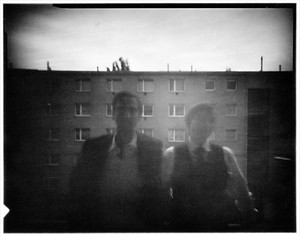 Artikelbild: Mit einer Lochkamera wurde diese Dokumentation eines Projekts gemacht (Kerstin Cmelka: "Intervention Michael Part", Mikrodrama, Arthur Schnitzlers "Liebelei", erster Akt). - Foto: Kerstin Cmelka, Michael Part