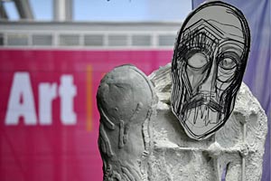 Foto: EPA/GEORGIOS KEFALAS Artikelbild: Die 41. Auflage der Art Basel gibt sich ganz so, als wäre nie etwas
gewesen. - Foto: EPA/GEORGIOS KEFALAS