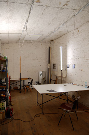 Foto: derStandard.at Artikelbild: Nadim Vardags Arbeitsraums in Wien
Fünfhaus: ein Zeichentisch und improvisierte Arbeitsflächen.
- Foto: derStandard.at