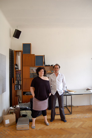 Foto: derStandard.at Artikelbild: Susanna Schuda
und Florian Schmeiser in ihrem Wohnatelier im dritten Wiener Gemeindebezirk: "Zwei ernste Menschen mit viel Humor." - Foto: derStandard.at