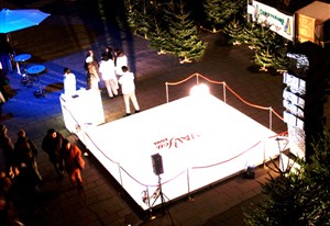 Artikelbild: Soziale Aufwertung als Verkaufsschlager für PassantInnen: ValYou (2008) wurde an unterschiedlichen Orten im Wiener Stadtraum installiert. - Foto: Christa Ziegler