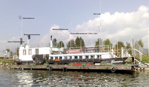 Artikelbild: Eleonore, 20 Meter lang, 6 Meter breit, 40 Tonnen - liegt im Linzer Hafen und beherbergt KünstlerInnen. - Foto: Stadtwerkstatt Linz
