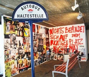 Artikelbild: Von Billi Thanner nachgebaut: Autobushaltestelle
&nbsp; - Foto: k/haus