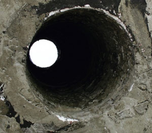 Artikelbild: Phyllida BarlowBRAKE; Detail von untitled: tube, 2009 - Foto: Fabian Peake