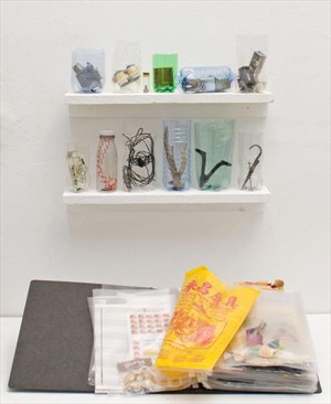 Artikelbild: Der noch nicht geordnete Fundus als Kunst: "Hard- und Software", ein Ausschnitt aus einer Materialiensammlung von Claus Prokop. - Foto: Galerie Maerz