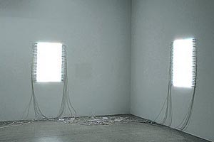 Foto: Mumok Artikelbild: "Tapetum Lucidum": Lichtinstallation von Nina Canell in ihrer
Ausstellung in der Factory des Mumoks. - Foto: Mumok