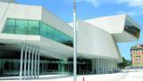Der 
Museumsbau als sich selbst feierndes Kunstwerk: Zaha Hadids 
"Maxxi" in Rom ist nur von außen eindrucksvoll. Foto: 
Wikipedia