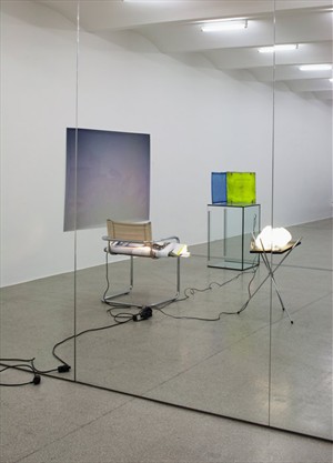 Artikelbild: Prekäre Objekte, die bereit sind geschwind andere Formen anzunehmen: 
Motiv oder Symptom der zeitgenössischen Skulptur? - Foto: Wolfgang Thaler