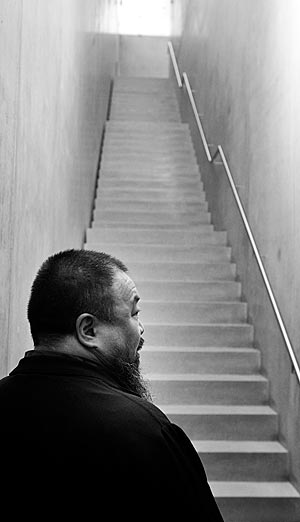 Artikelbild: Ai Weiwei im Sommer 2010 im Kunsthaus Bregenz - Foto: KUB/Rudolf Sagmeister 