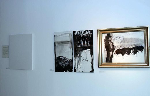 Raneburgers "hallelujah" war kein Aufreger bei der Vernissage. Danach schlug es hohe Wellen, nun ist es im Atelier verh�llt 
