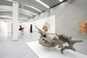 Artikelbild: "Treibholz" heißt eine 800 Kilogramm schwere Skulptur des Villachers 
Peter Dörflinger: Wie Arme verweisen die knorrigen Sprossungen auf ein 
weitverzweigtes Feld der Kunst. - Foto: Museum Liaunig 