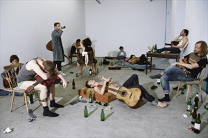Artikelbild: Die Installation 
"Take me here by the Dishwasher - Memorial for a Marriage" - Foto: Bawag Contemporary