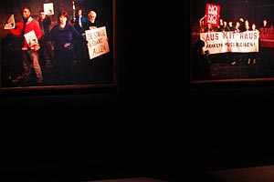 Foto: Miklos Boros / Oberösterreichischen Landesmuseen Artikelbild: Lisl Ponger: "Wir sind viele - quod erat demonstrandum" - Foto: Miklos Boros / Oberösterreichischen Landesmuseen