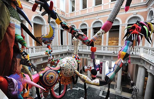 Das Kunstwerk "Contamination" von Joana Vasconcelos im Palazzo Grassi
