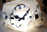 Die Zeit ist nicht zu fassen, das wusste schon Salvador Dalí. Auch Peter Sandbichler verformt für die Ausstellung in der Ankerbrotfabrik die Zeit, respektive die Würfeluhr. Foto: Normalzeit

