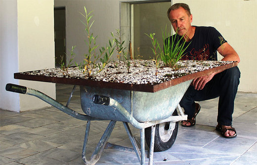 Symposiumsleiter Wolfgang Wohlfahrt hört im Krastal das Gras wachsen Symposiumsleiter Wolfgang Wohlfahrt hört im Krastal das Gras wachsen