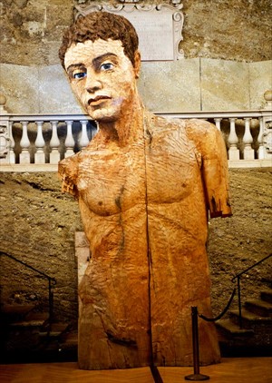 Artikelbild: Stephan Balkenhols "Sempre piu".  - Foto: Galerie Thaddeus Ropac / L. Caputo