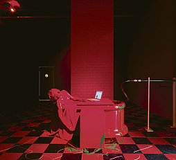 Bereits in den französischen Revolutionswirren eine Ikone, weiterhin als Sujet beliebt: "Der Tod des Marat". 1793 hat Jacques-Louis David das Werk nach der Ermordung des Jakobiners gemalt - heute spielt die Installation von Richard Jackson ("The Laundry Room") darauf an. Bereits in den französischen Revolutionswirren eine Ikone, weiterhin als Sujet beliebt: "Der Tod des Marat". 1793 hat Jacques-Louis David das Werk nach der Ermordung des Jakobiners gemalt - heute spielt die Installation von Richard Jackson ("The Laundry Room") darauf an.