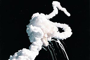 Foto: Lentos Artikelbild: 1986 explodiert die US-Raumfähre Challenger. Der damals zehnjährige österreichische Künstler Ralo Mayer zeigt Arbeiten zum Thema im Lentos-Museum. - Foto: Lentos