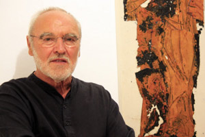 Artikelbild: Valentin Oman möchte gerne alle zweisprachigen Ortstafeln in Eisen 
gießen: "Im Interesse Kärntens!" - Foto:  Galerie Vorspann