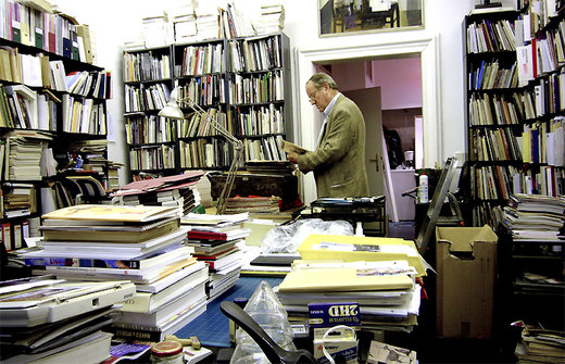 Passionierter Sammler und Jäger: Der Grazer Galerist Eugen Lendl in den Tiefen seines Archivs Passionierter Sammler und Jäger: Der Grazer Galerist Eugen Lendl in den Tiefen seines Archivs
