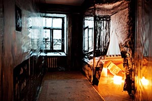 Foto: Österreichisches Kulturforum Artikelbild: Seit Andrej Kuskin das Schlafzimmer verhängt hat, ist Schluss mit der
schönen Aussicht auf den Kreml. - Foto: Österreichisches Kulturforum