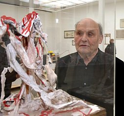 Bei der Auktion für zeitgenössische Kunst erzielte  ein nicht betiteltes Gemälde aus dem Jahr 1949 (Schätzpreis: 15.000 bis 30.000 Euro) mit rund 60.000 Euro (Hammerpreis 46.500 Euro) den höchsten Preis, den je ein Kunstwerk von Oswald Oberhuber in einer Auktion erzielt hat.