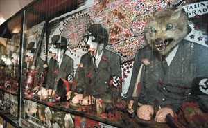 Artikelbild: Detail aus "Stalingrad oder: Die Rentabilitätsberechnung eines 
Tyrannenmordes" (1964-67). - Foto: VBK/Zinkl