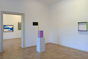 Foto: Galerie Ropac Artikelbild: Die Arbeiten des Österreichers Gerwald Rockenschaub pendeln zwischen
Neo Geo und Alltagskultur. - Foto: Galerie Ropac