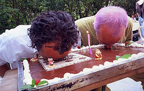 Joachim Eckl  und Nick Treadwell feiern den 1. Geburtstag der 